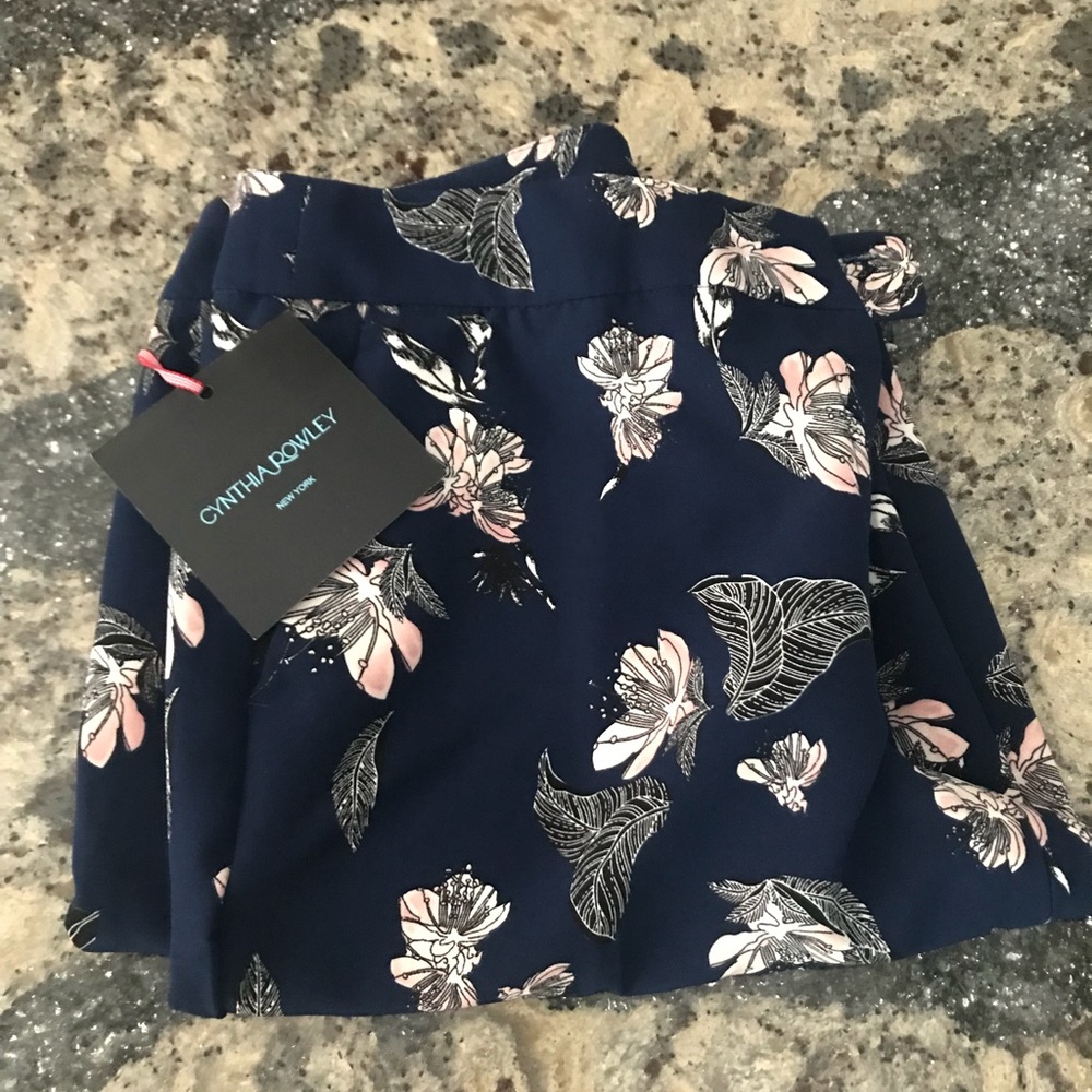 Cynthia Rowley Navy Floral Pants. NWT. Size 8.